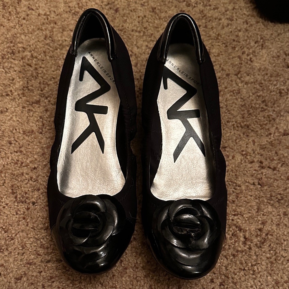 Anne Klein Sport Black small wedge with Floral Accent